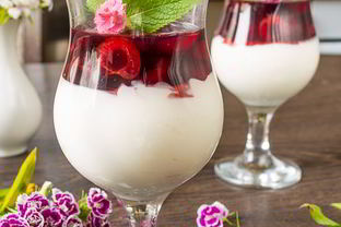 Сметанно-сливочное желе с черешней