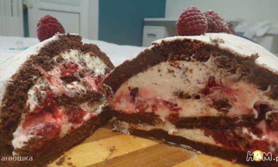 Рецепт рулета из шоколадного суфле с малиной