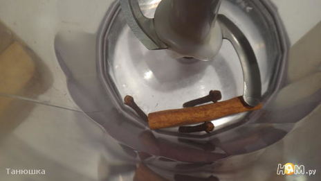 рулет из шоколадного суфле с малиной