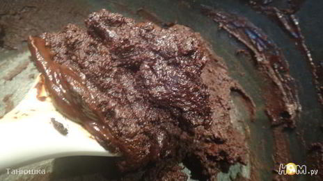 рулет из шоколадного суфле с малиной