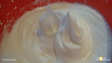 рулет из шоколадного суфле с малиной