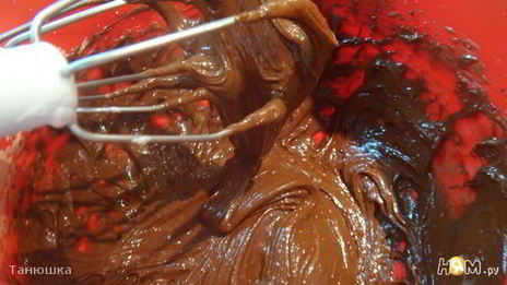 рулет из шоколадного суфле с малиной