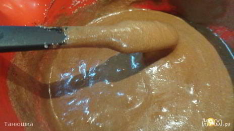 рулет из шоколадного суфле с малиной