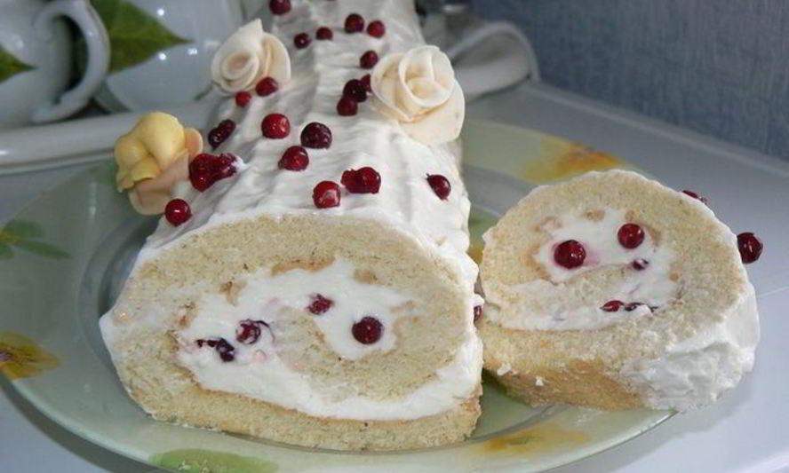 Рецепт рулета с суфле и брусникой