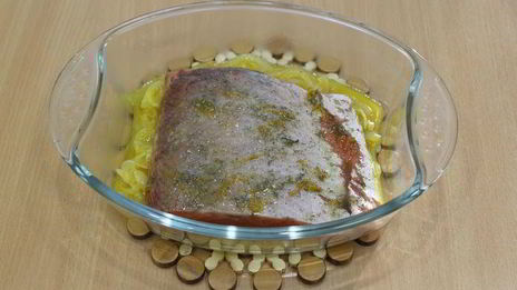 рыбка красная под суфле из сливочного сыра