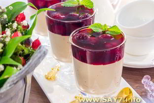 Шоколадное суфле с вишневым соусом