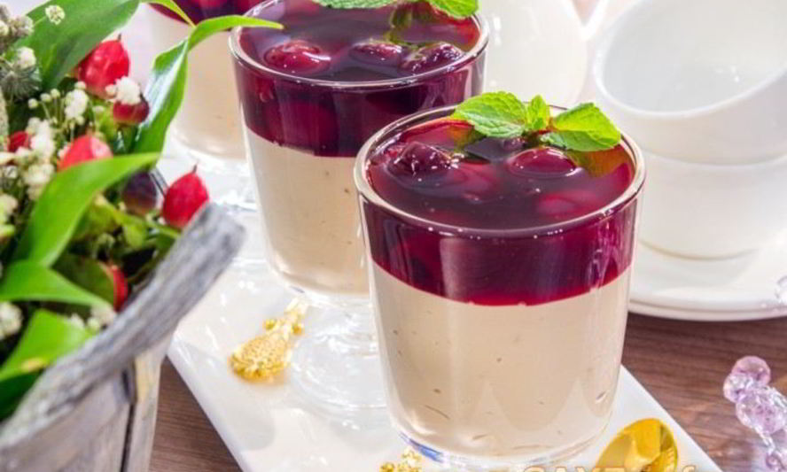 Рецепт шоколадного суфле с вишневым соусом