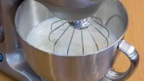 шоколадное суфле с вишневым соусом