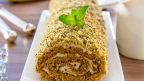 шоколадный рулет с банановым суфле и грецкими орехами