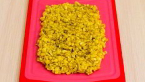 шоколадный рулет с банановым суфле и грецкими орехами