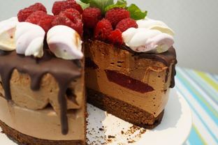 Шоколадный торт-суфле с малиновым конфи