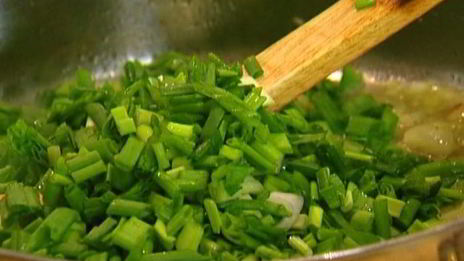 сливочное суфле с зеленым луком и тимьяном