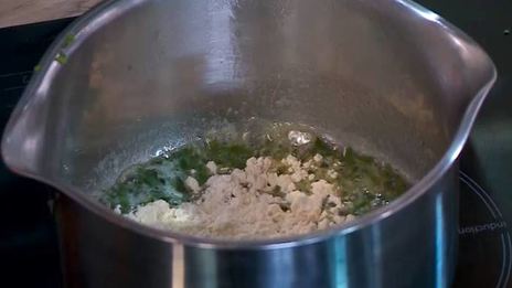 сырное суфле с зеленым луком и кукурузной мукой