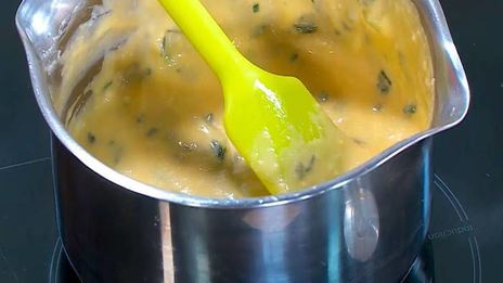 сырное суфле с зеленым луком и кукурузной мукой