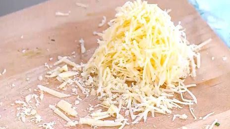 сырное суфле с зеленым луком и кукурузной мукой