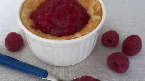 воздушное творожное суфле с малиновым соусом