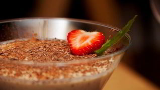 Клубничное тирамису с кофейными бисквитами