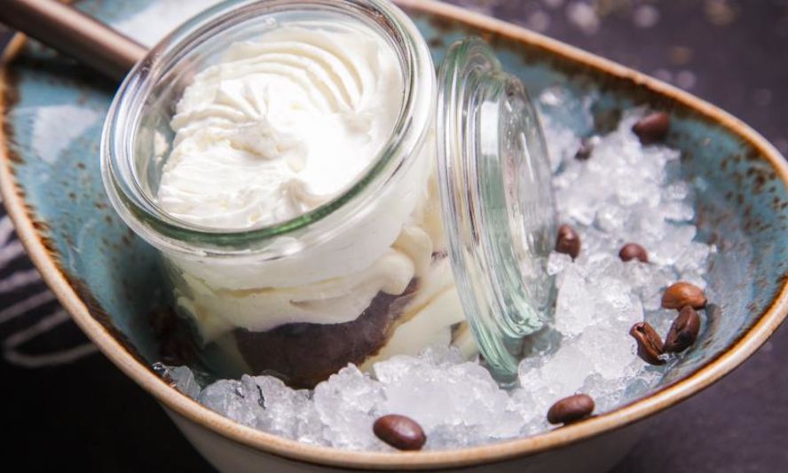 Рецепт овсяного тирамису с черничным джемом