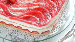 Торт-тирамису с клубникой и шампанским