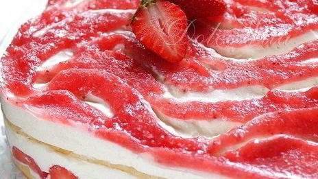 торт-тирамису с клубникой и шампанским