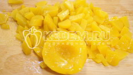 творожный десерт с персиками