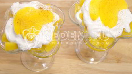 творожный десерт с персиками