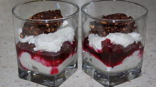 Вишнево-творожный десерт