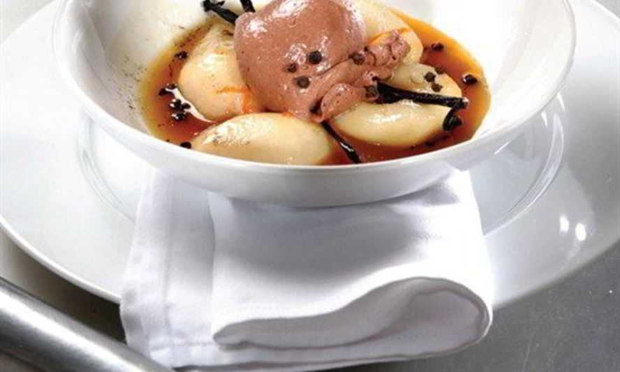 Рецепт запеченных груш с шоколадным мороженым и оливковым маслом