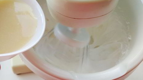 бисквит с вишней и зефирным кремом