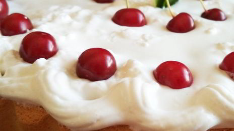 бисквит с вишней и зефирным кремом