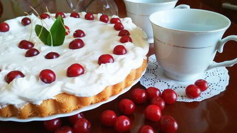 бисквит с вишней и зефирным кремом