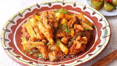 азу из индейки на сковороде