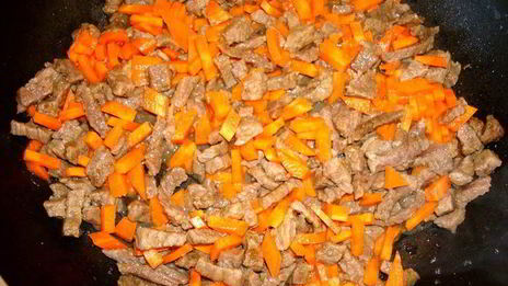 чапче — крахмальная лапша с овощами и говядиной