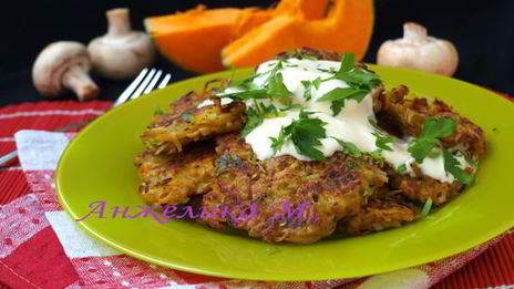 драники из тыквы и картофеля с шампиньонами