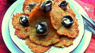 Драники морковно-картофельные с килечкой