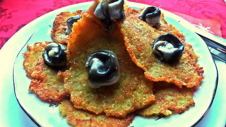 драники морковно-картофельные с килечкой