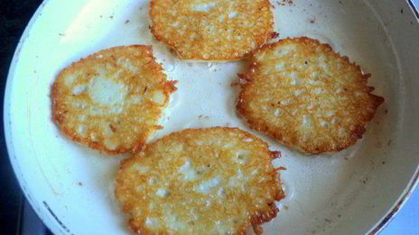 драники с грибным соусом