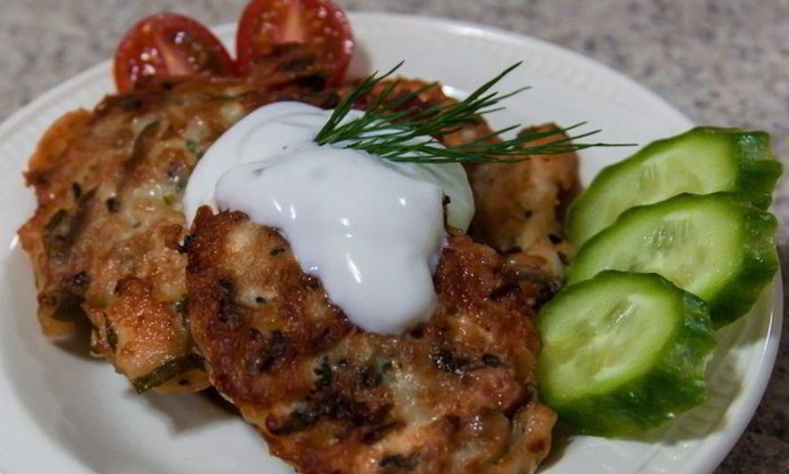 Рецепт драников с курицей и сыром