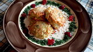 Драники с лососем и брокколи