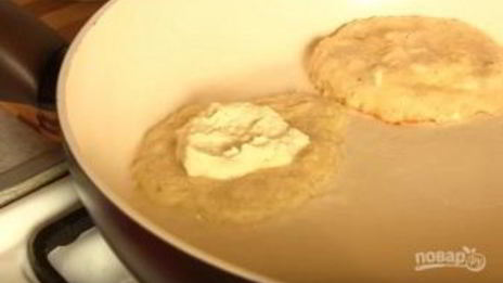 драники с начинкой из творога