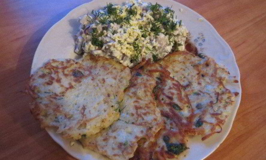 Рецепт драников с селедочным салатом