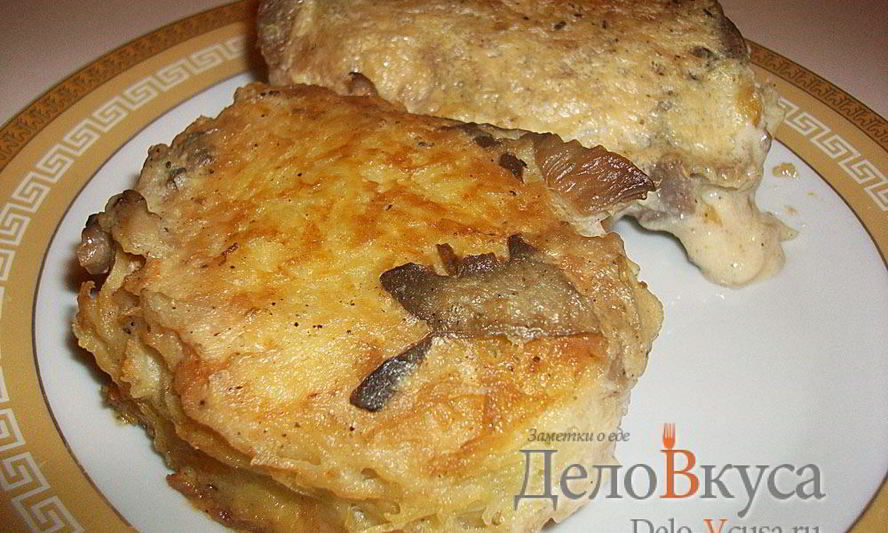 Рецепт картофельных драников с мясом под грибным соусом