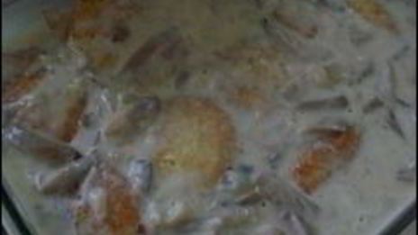 картофельные драники с мясом под грибным соусом