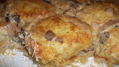 картофельные драники с мясом под грибным соусом