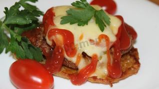 Пирамидки Веселые друзья драники с котлетами