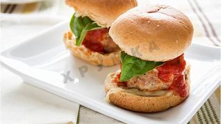 Булочки с фрикадельками из индейки в духовке