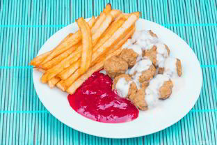 Фрикадельки Икеа с брусничным соусом