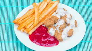 Фрикадельки Икеа с брусничным соусом