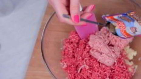 фрикадельки икеа с брусничным соусом