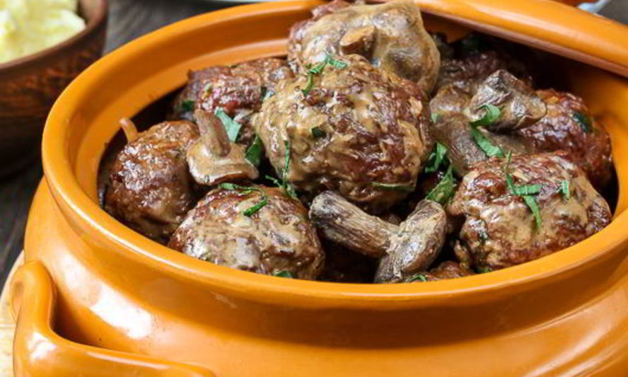 Рецепт фрикаделек из баранины с маслятами в сметанно-соевом соусе